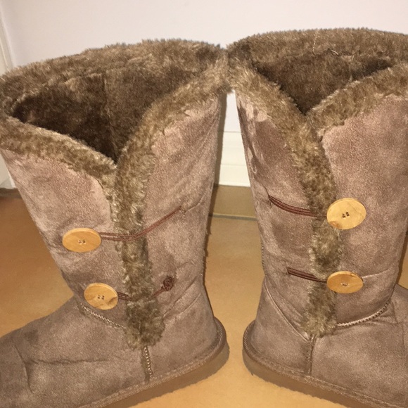Brown Tan Fur Boots with Buttons - Picture 5 of 6